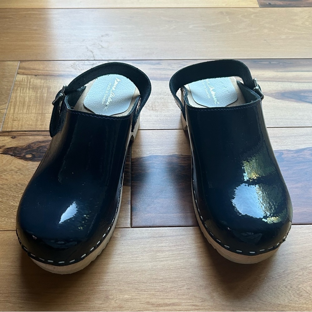 Hanna Andersson Navy Blue Patent Leather Clogs Size 36